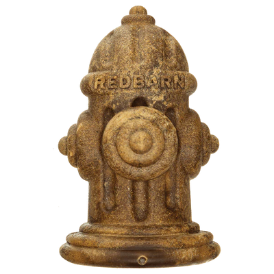 Red Barn mâche une bouche d'incendie pour taureaux